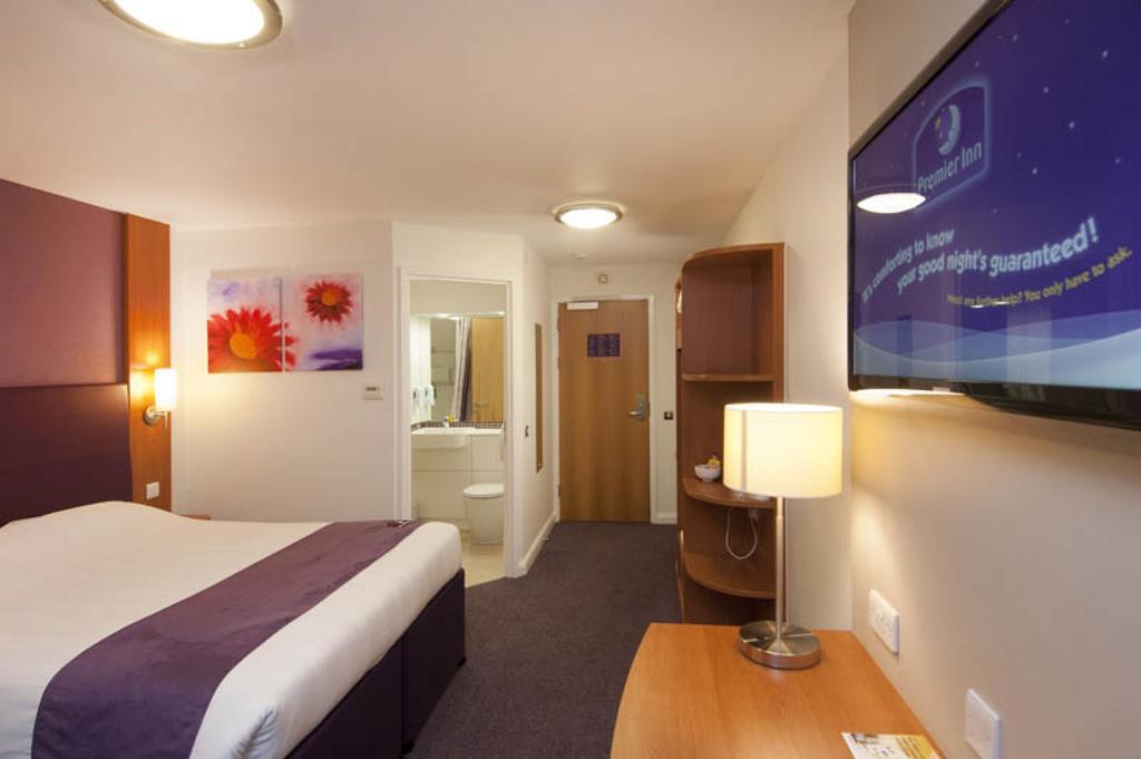 Premier Inn Edinburgh Airport - Newbridge Newbridge  Ngoại thất bức ảnh
