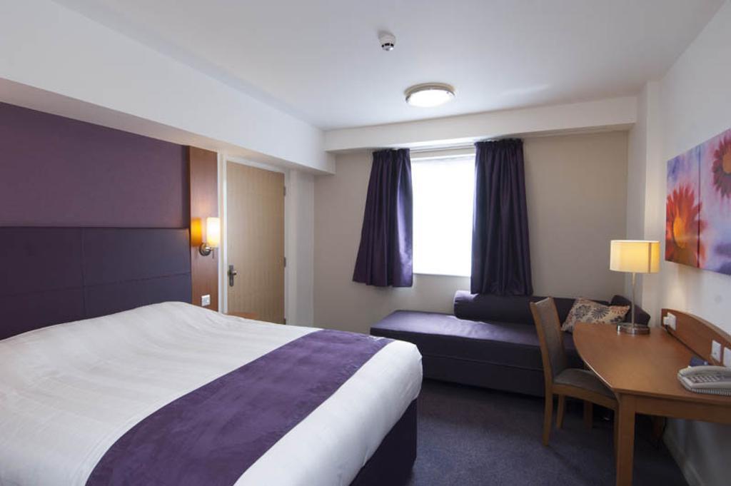 Premier Inn Edinburgh Airport - Newbridge Newbridge  Phòng bức ảnh